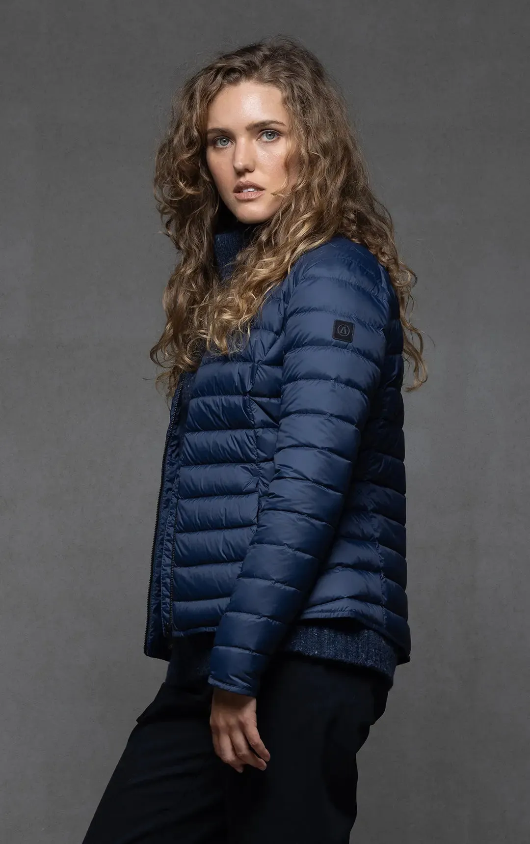 ESSENTIAL LIGHTWEIGHT DOWN JACKET