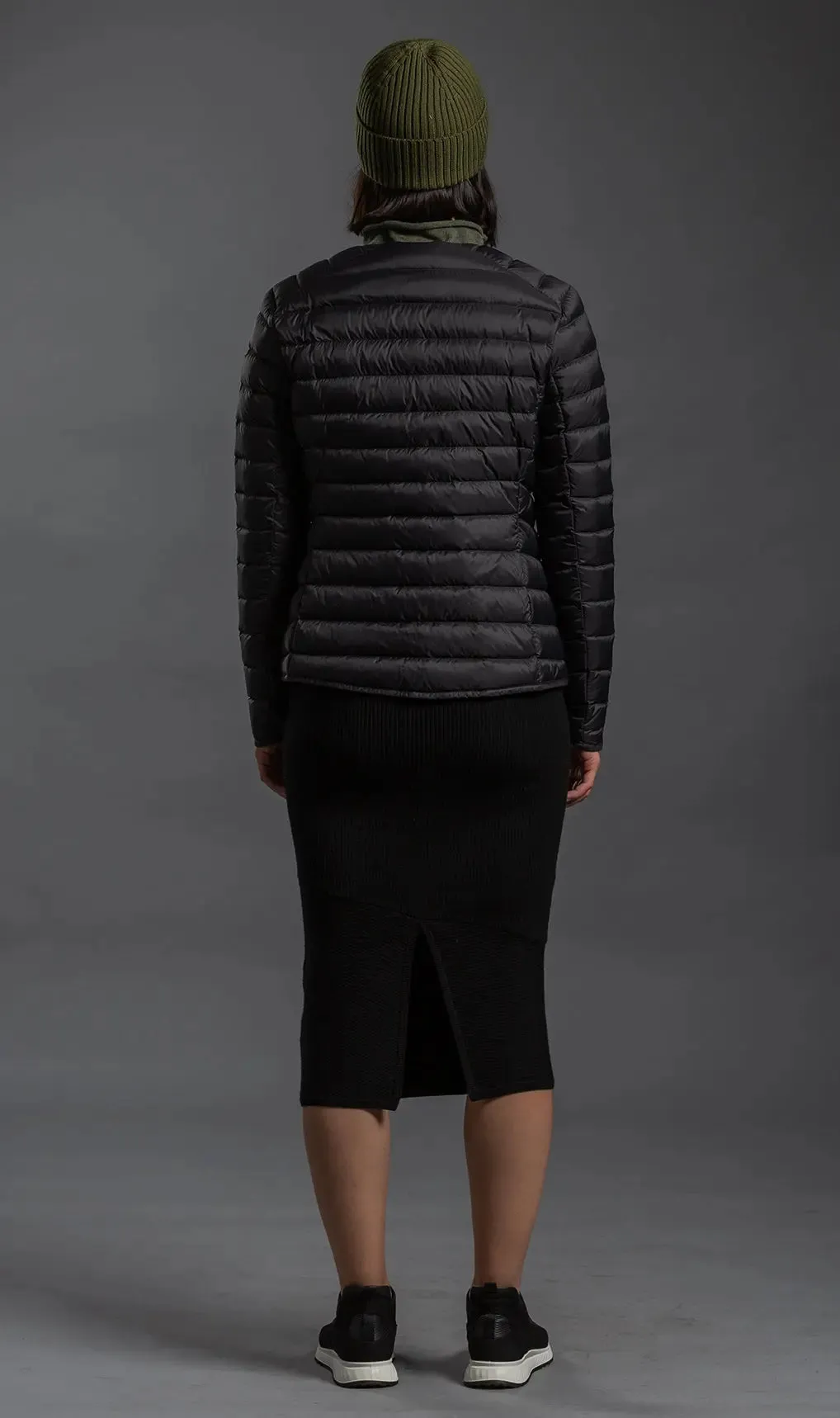 ESSENTIAL LIGHTWEIGHT DOWN JACKET